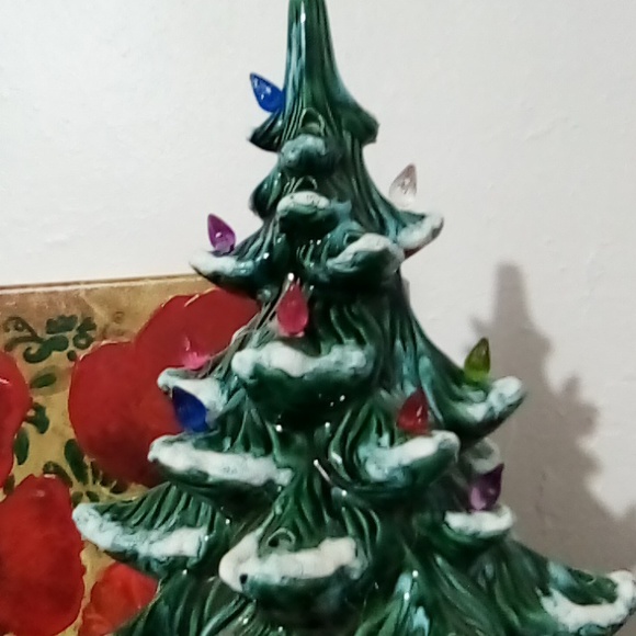 - Atlantic Mold  Company Table Top Ceramic Christmas  Tree. Rare, HTF. Vintage. - Picture 3 of 8